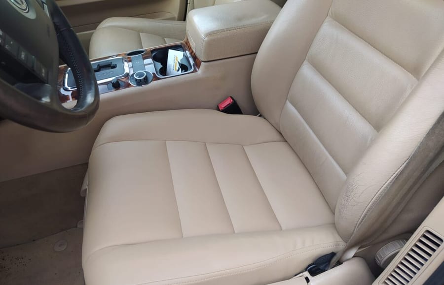 Asiento de piel después de la reparación